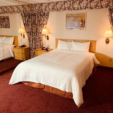 Coliseum Inn & Suites - Garden City Long Island East Meadow Екстериор снимка