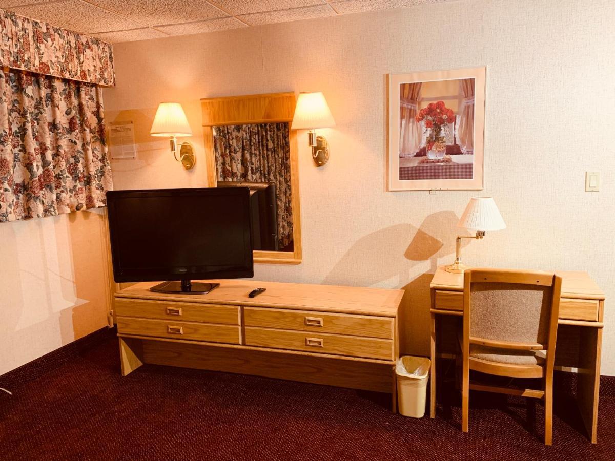 Coliseum Inn & Suites - Garden City Long Island East Meadow Екстериор снимка
