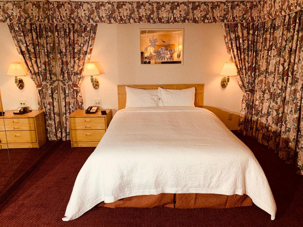 Coliseum Inn & Suites - Garden City Long Island East Meadow Екстериор снимка